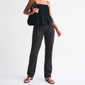 Abercrombie & Fitch Curve Love Mid Rise 90s Straight Leopard Print Jean